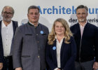 Gruppenfoto mit Staatsminister Christian Bernreiter und Prof. Lydia Haack,
Präsidentin der Bayerischen Architektenkammer sowie den vier Referenten der Kurzvorträge
