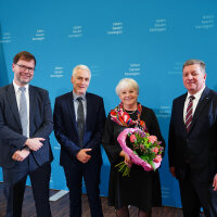 Gruppenfoto mit dem neuen Ministerialdirektor Thomas Gloßner, Amtschef Dr. Thomas Gruber, der scheidenden Ministerialdirektorin Ingrid Simet und Staatsminister Christian Bernreiter