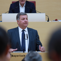 Staatsminister Bernreiter bei der Rede zum Doppelhaushalt 2024/2025